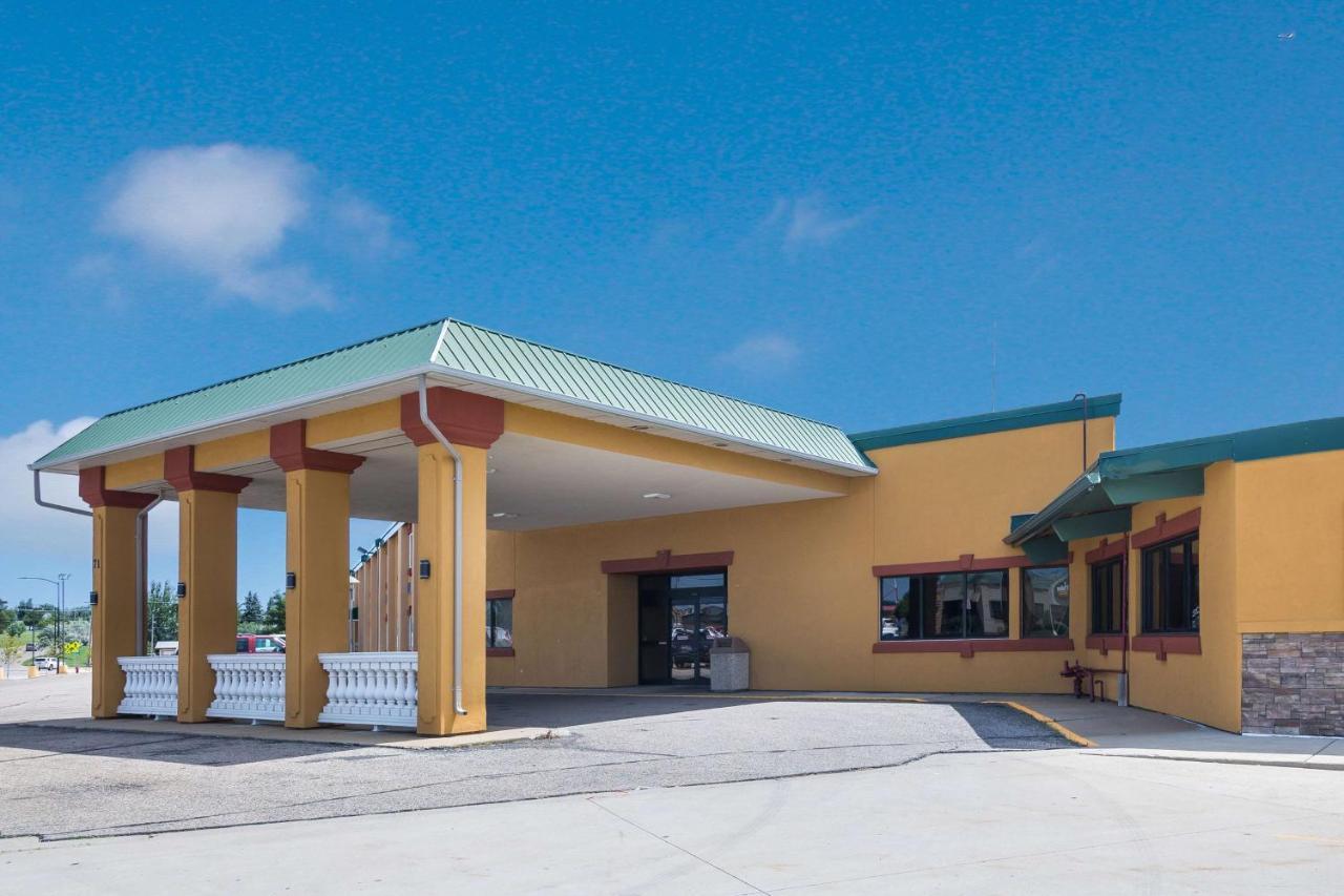 Badlands Inn&Suites Dickinson Exterior foto